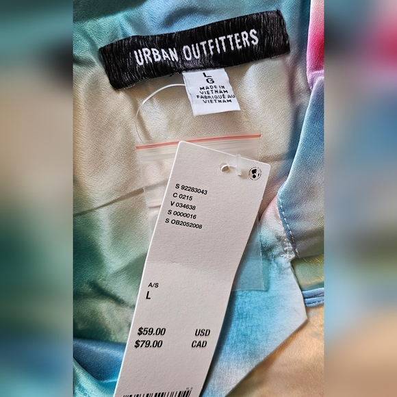 UO Men's Abstract Pattern Satin Short Sleeve Button-Down Shirt Multi Color LARGE - Picture 4 of 6